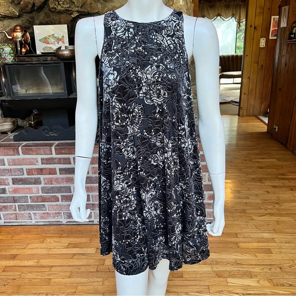 Adrienne Vittadini Black and Silver Floral Velvet Dress